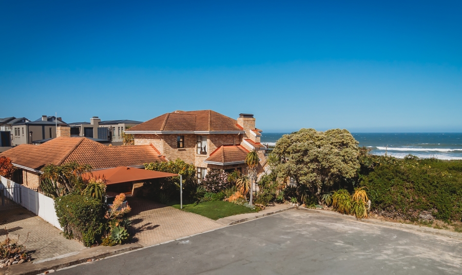7 Bedroom Property for Sale in Outeniqua Strand Western Cape